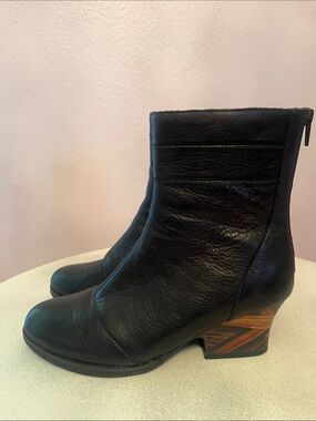Black Leather Women's Ankle Boots with Sculpted Wood-Effect Heel